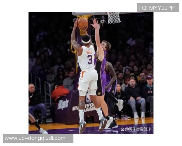 布克全能表现助力球队胜利16投10中罚球9中11贡献30分9篮板5助攻2抢断正负值高达21